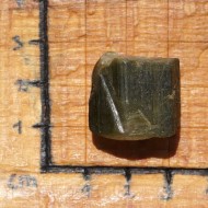 Turmalín bicolor surový
