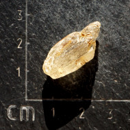 Skapolit surový (264)