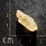 Skapolit surový (264)