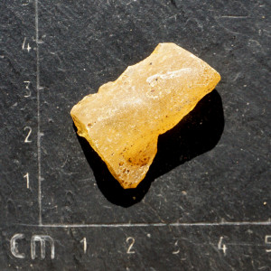 Jantar surový (368)