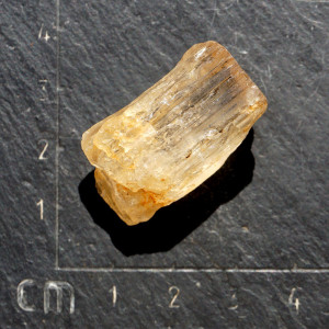 Skapolit surový (393)