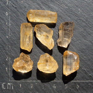 Skapolit surový krystal (394)