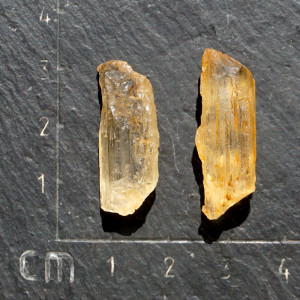 Skapolit surový krystal (397)