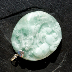 Larimar - přívěsek glyptika