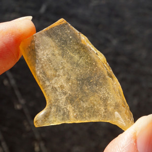 Jantar surový (466)