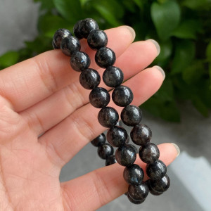 Arfvedsonit s granátem  náramek