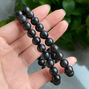 Arfvedsonit s granátem  náramek