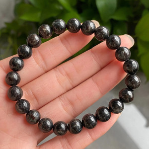 Arfvedsonit s granátem  náramek