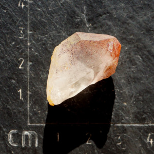 Křišťál s lepidokrocitem