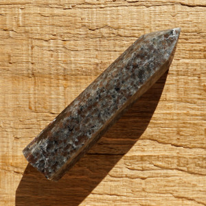 Sodalit yooperlit obelisk