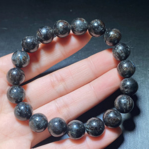 Arfvedsonit s granátem  náramek