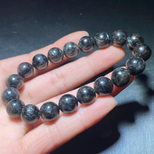 Arfvedsonit s granátem  náramek