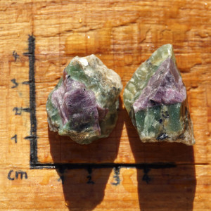 Rubín v zoisitu surový