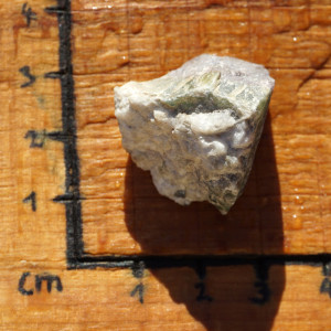 Rubín v zoisitu surový