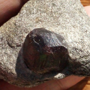 Granát surový (218)