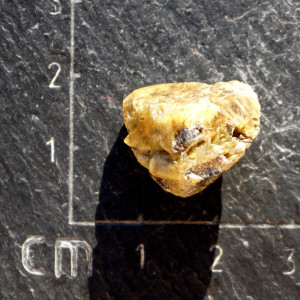 Zelený granát se sagenitem