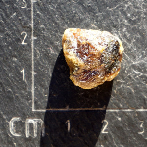 Zelený granát se sagenitem