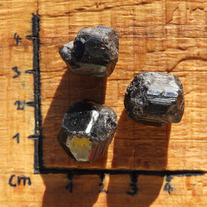 Turmalín černý surový