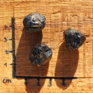 Turmalín černý surový