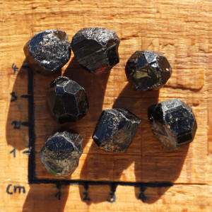 Turmalín černý surový